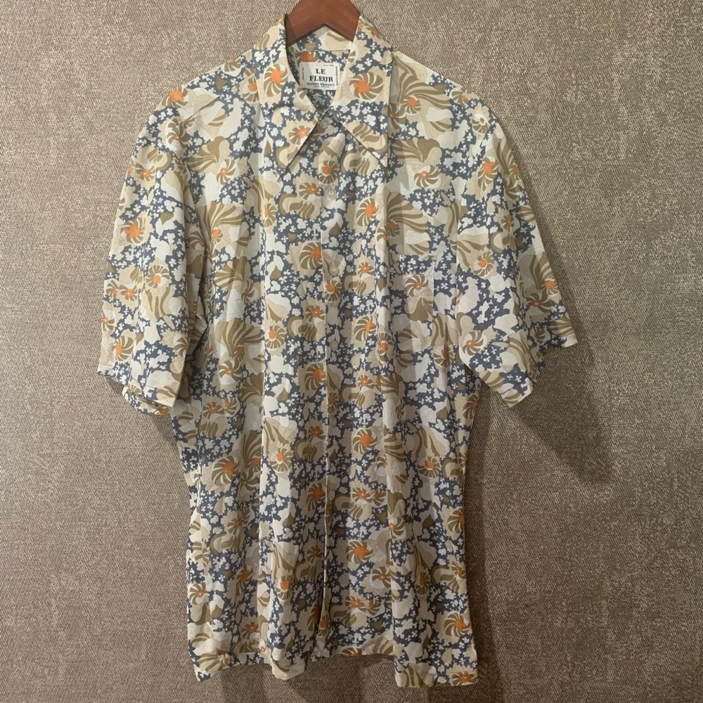 Le Fleur Vintage Cream and Orange Button Down Shirt with Floral Pattern- size L
